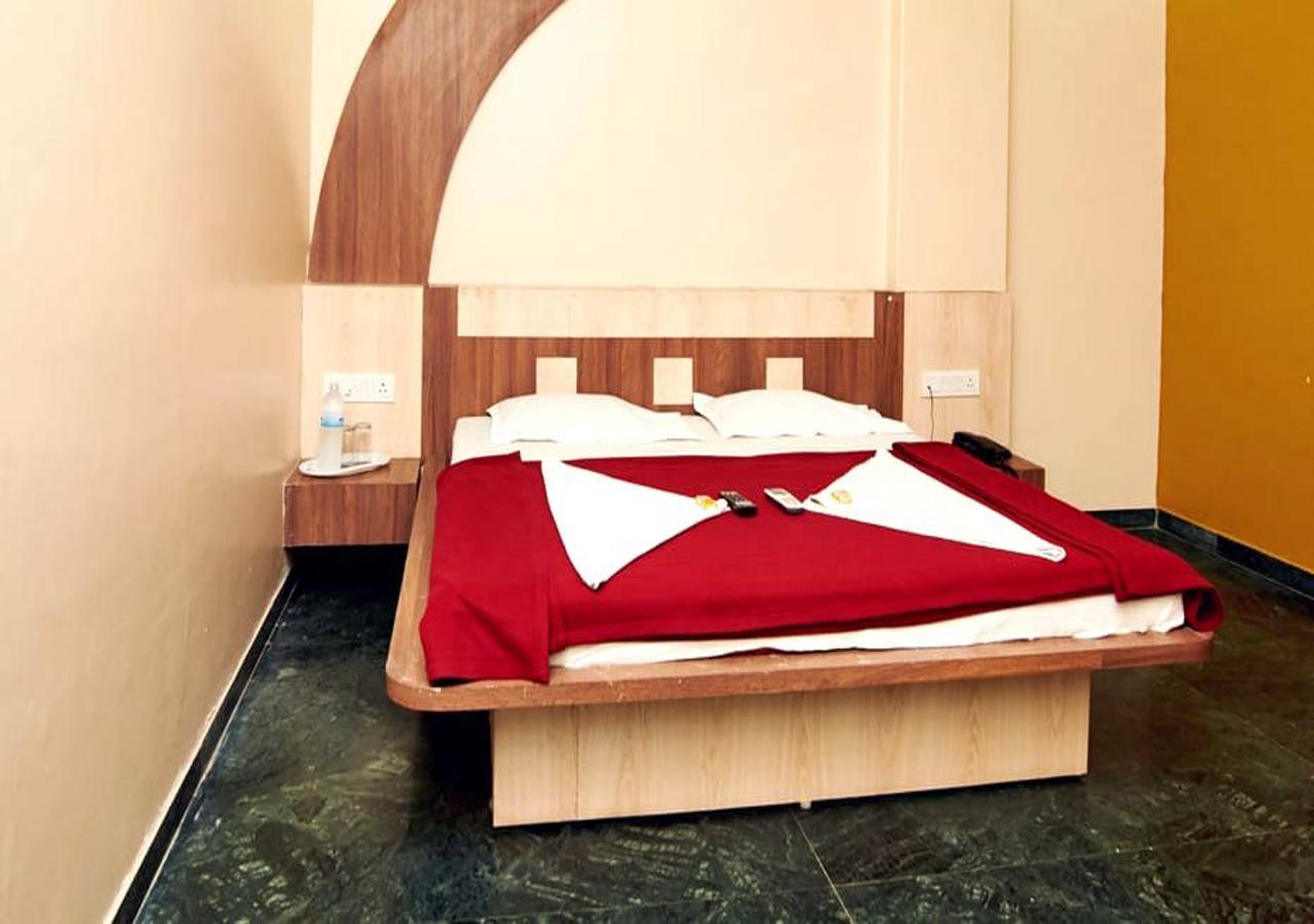 Hotel Three G Shirdi Extérieur photo