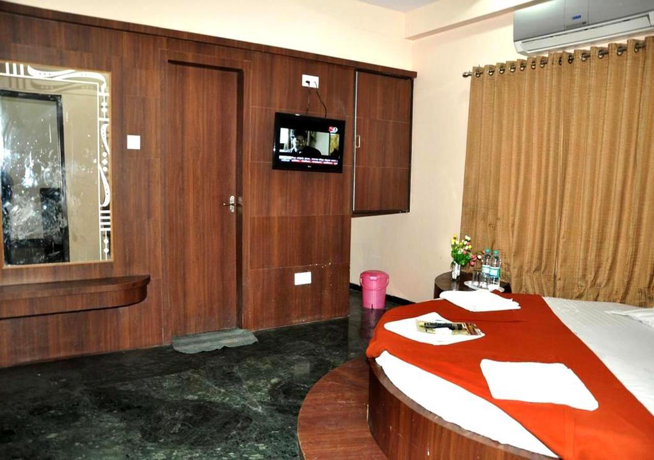 Hotel Three G Shirdi Extérieur photo