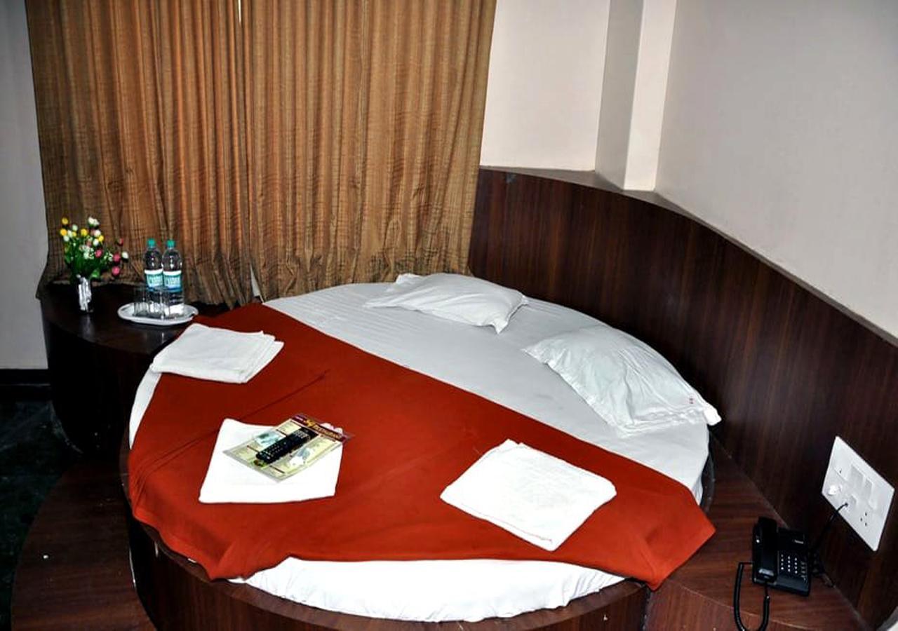 Hotel Three G Shirdi Extérieur photo