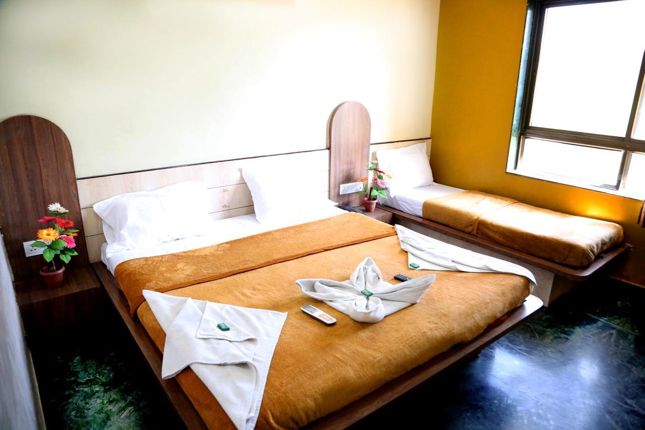 Hotel Three G Shirdi Extérieur photo